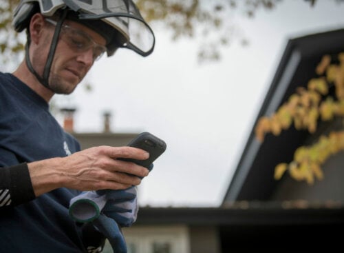 image of arborist on cell phone