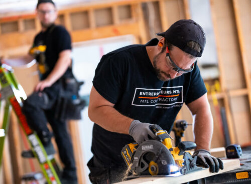 how to name a business - header image showing a contractor at work