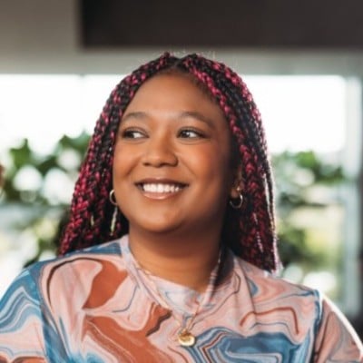 Headshot of Donnique Williams, freelance writer for Jobber Academy.