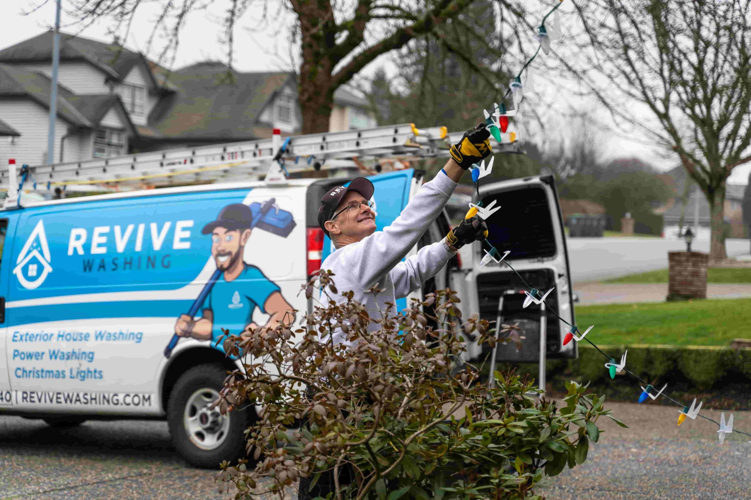 How to start a Christmas lighting business