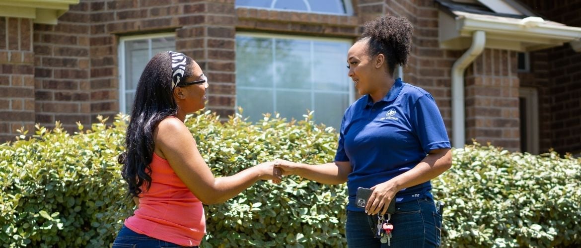A business owner interacting with her client.