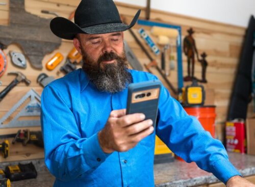 Construction/handy man service provider using software on their smartphone to manage business operations