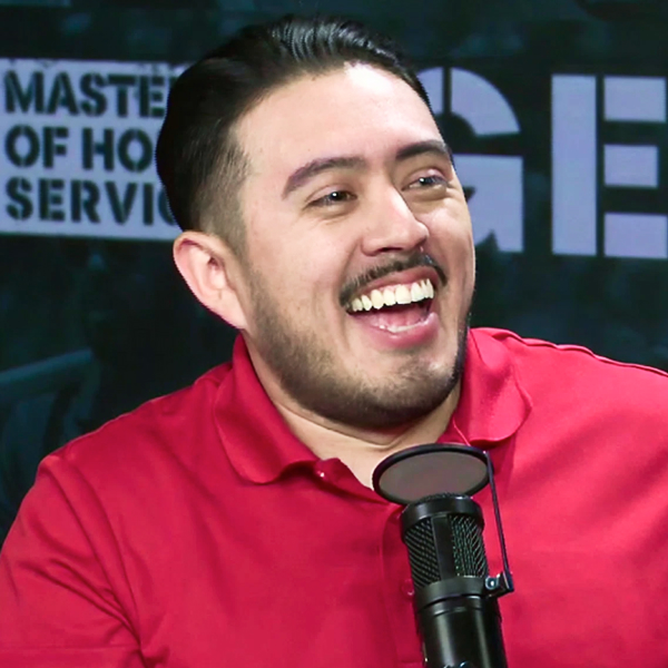 Headshot for Oscar Gil 