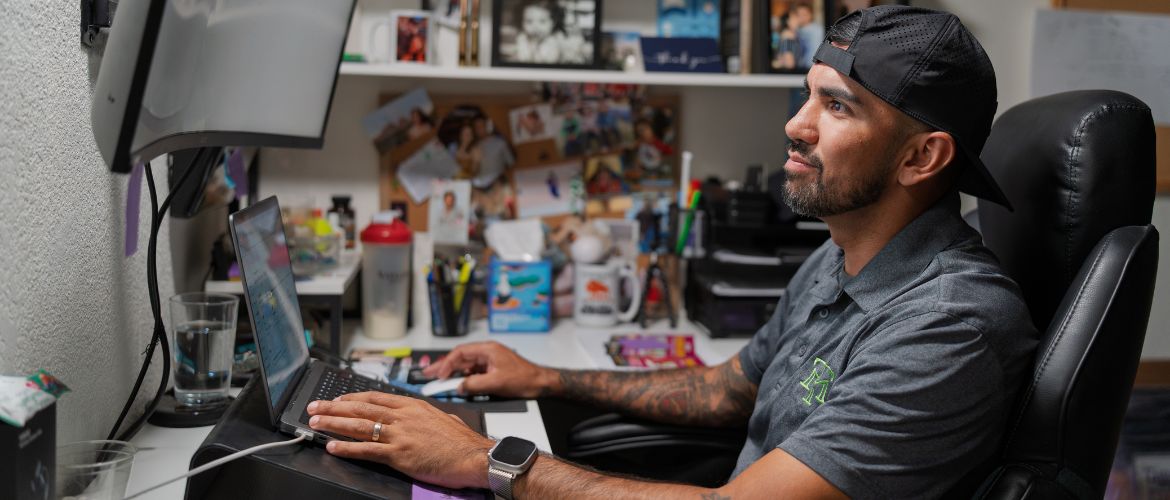 Home service business owner applying for business financing online.